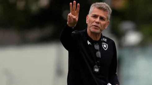 Autuori afirma que Botafogo pode voltar ao mercado por meia