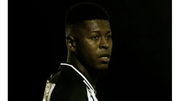 Após polêmica com Flamengo, Cortez tem contrato rescindido no Botafogo