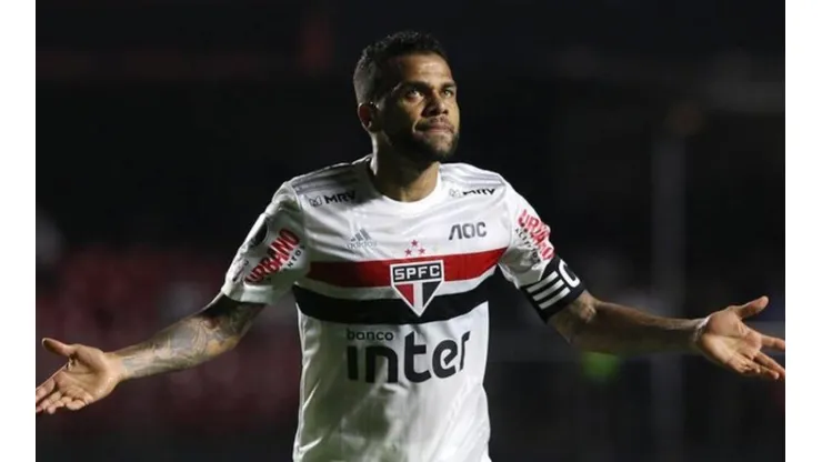 Daniel Alves coloca Fernando Diniz à frente de Guardiola e Tite