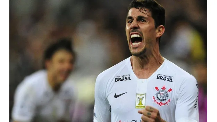 Carlos e Avelar lideram escalação do Timão contra o Oeste