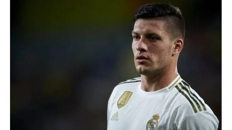 Real Madrid "procura" compradores para Jović