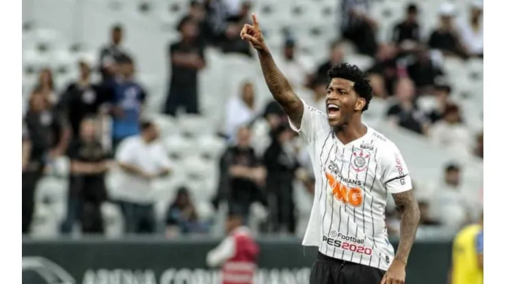 Gil comemora vitória no Dérbi e avalia estreia de Avelar na zaga