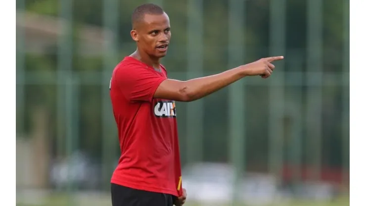 Sport anuncia rescisão de contrato com o zagueiro Cleberson