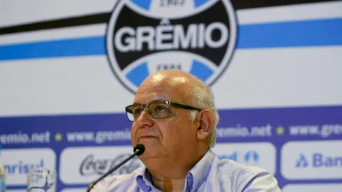 Romildo Bolzan 'tranquiliza' gremistas ao fala sobre segurança financeira