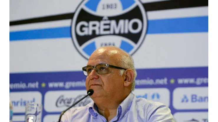 Romildo Bolzan 'tranquiliza' gremistas ao fala sobre segurança financeira