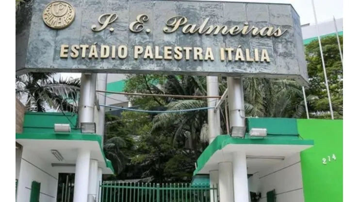 Torcedores do Palmeiras cometem atos de vandalismo na sede do clube