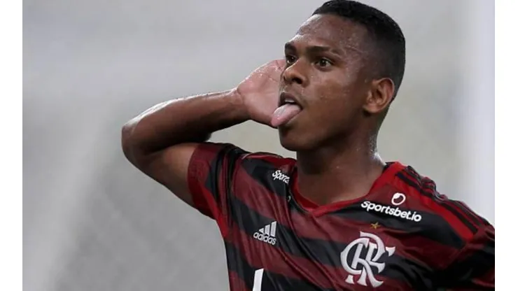 Flamengo acerta saída de Lucas Silva ao Paços de Ferreira (POR)
