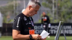 Tiago Nunes destaca Jô no Corinthians