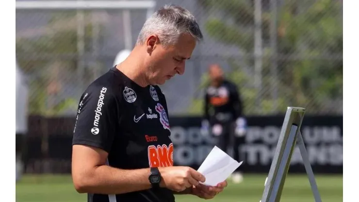 Tiago Nunes destaca Jô no Corinthians