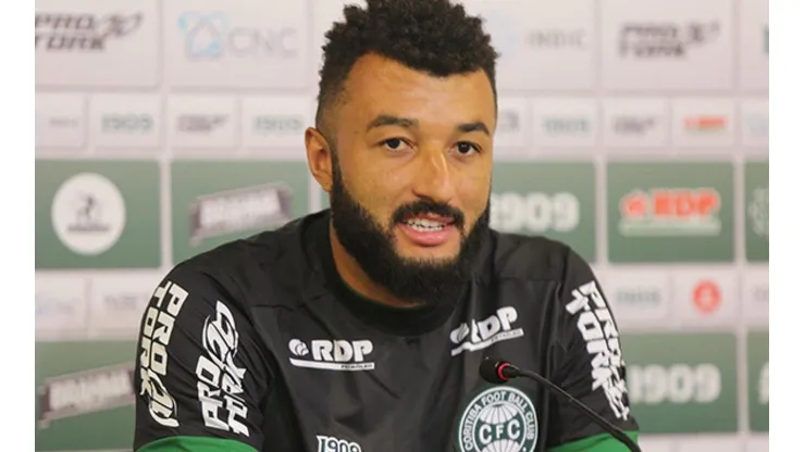 Muralha com Covid-19 faz Barroca promover rodízio no Coritiba