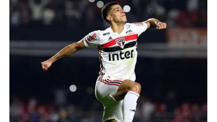 Vitor Bueno elogia novo titular do São Paulo