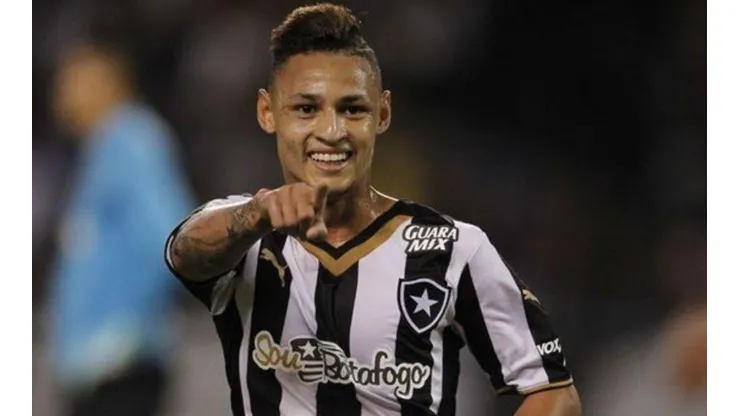 Neilton relembra passagem pelo Botafogo e dá pistas sobre retorno