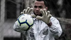 Na mira do Atlético, Everson entra na Justiça contra o Santos