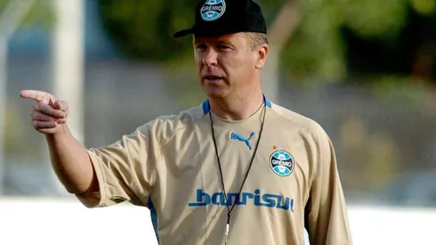 Nome de Mano Menezes volta à tona no Grêmio