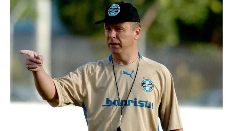 Nome de Mano Menezes volta à tona no Grêmio