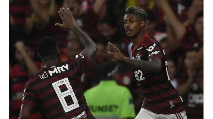 Jorge Jesus define chance do Benfica contratar Bruno Henrique e Gerson