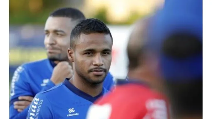 Agente de Élber notifica o Bahia sobre conversas com duas equipes da Série A