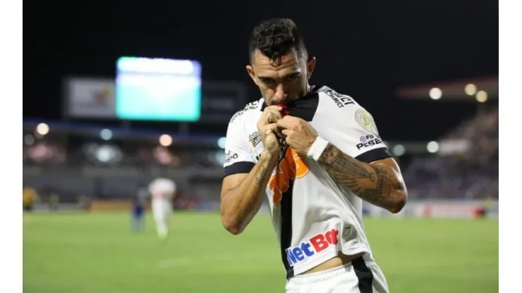 Raul comunica decisão ao técnico Ramon Menezes
