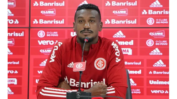 Esquentando o clima para o Gre-Nal, Edenilson 'cutuca' Renato