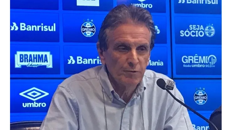 Paulo Luz freia empolgação por negociação de atacante gremista