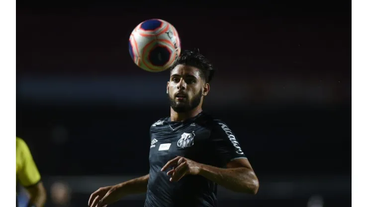 Santos se resguarda na Justiça após acordo entre Yuri Alberto e Inter