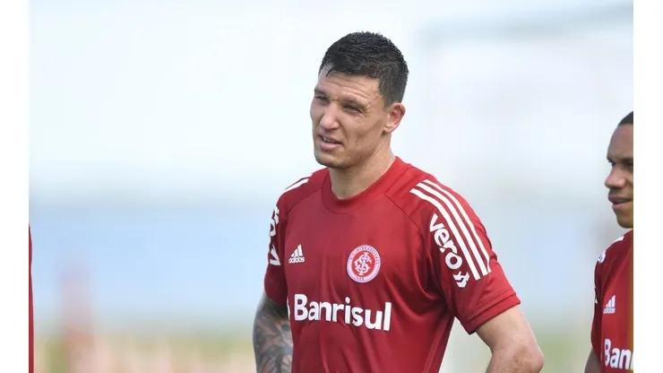 Inter faz contato com Huesca (ESP) para renovar empréstimo de Musto