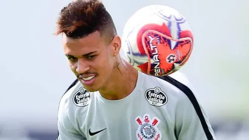 Athletico descarta Richard e mira zagueiro do Corinthians