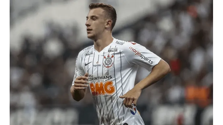 Inter de Milão e Fiorentina entram no páreo para levar lateral do Timão