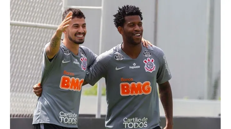 Athletico-PR tenta tirar zagueiro do Corinthians