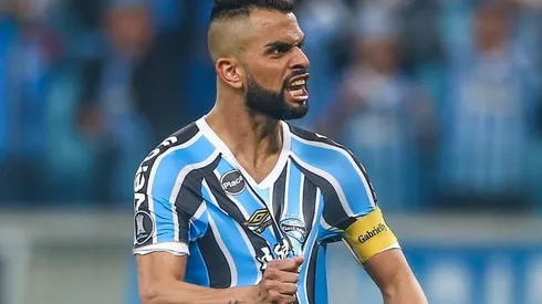 Maicon vem gerando dúvida em Renato no meio-campo.