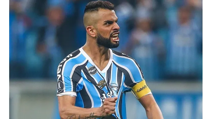 Maicon vem gerando dúvida em Renato no meio-campo.