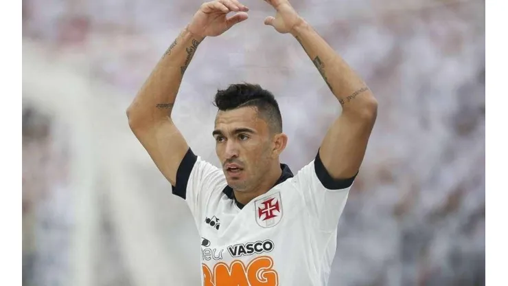 Ainda com futuro incerto, Raul encanta Ramon em jogo-treino do Vasco