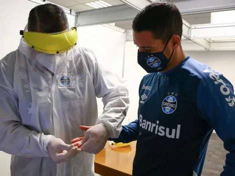 Dois jogadores do Grêmio testam positivo para Covid-19