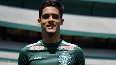 Conversa com multicampeão fez Yan Couto desistir do Barcelona e acertar com o Manchester City