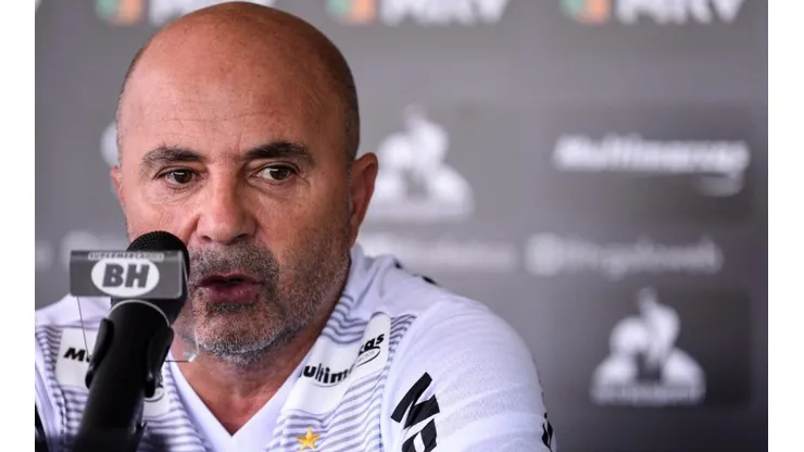 Sampaoli tem contrato com o Galo até 2021.