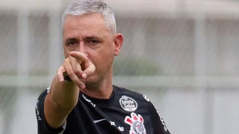 Tiago Nunes decreta saída de atacante do Corinthians