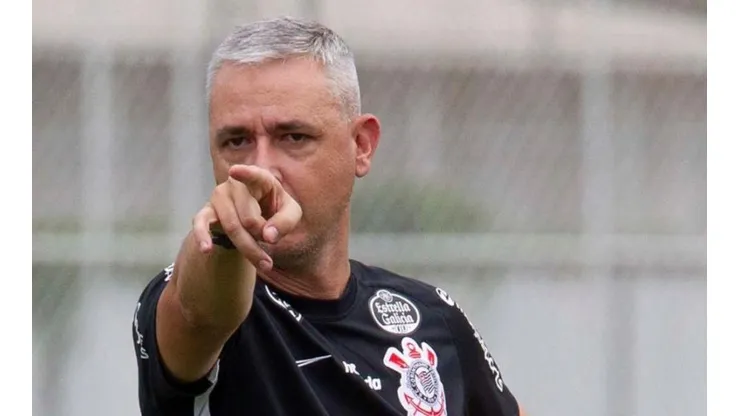 Tiago Nunes decreta saída de atacante do Corinthians