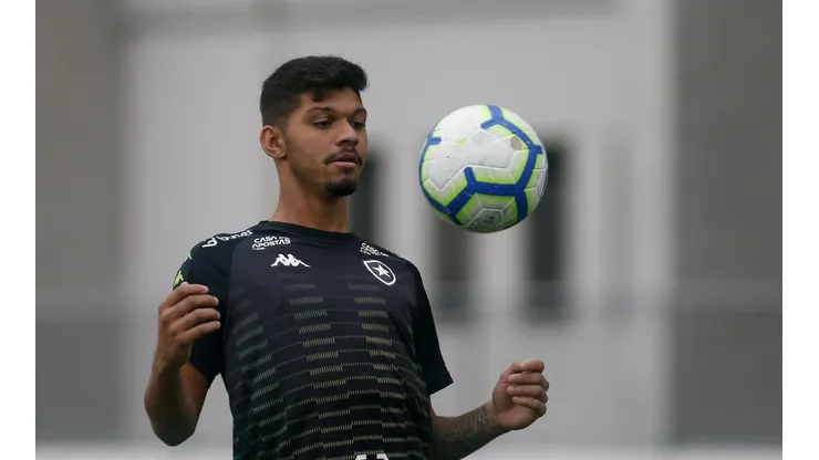 Botafogo negocia Igor Cássio com o Porto