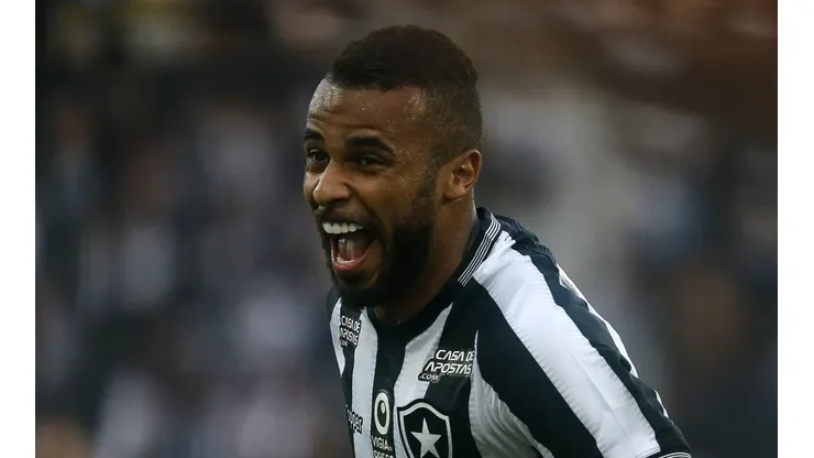Venda de Alex Santana "ajuda" na chegada de Forster ao Botafogo