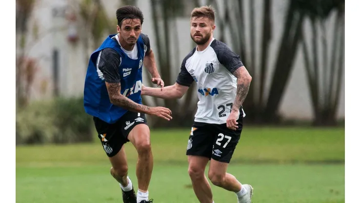 Santos vê imbróglio na permanência de Luan Peres e mais 2