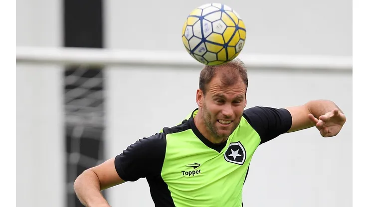 Além de Carli, mais um jogador entra com ação contra o Botafogo