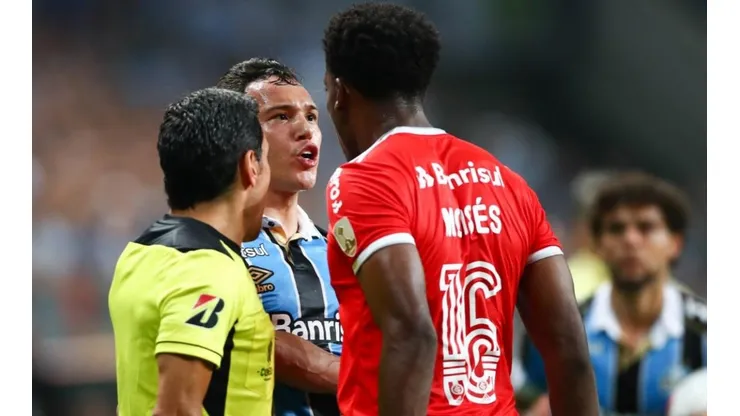 Grêmio trabalha nos bastidores visando adiar Gre-Nal