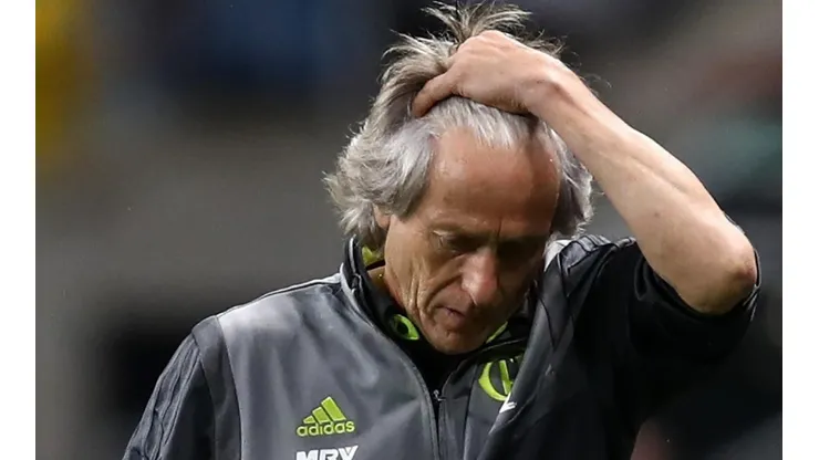 Lateral do Fla testa positivo para Covid-19 e preocupa Jorge Jesus