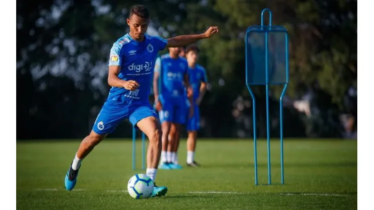 Cruzeiro define futuro do atacante Welinton Torrão