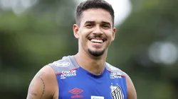 Lucas Veríssimo e preparador físico do Santos detalham planejamento para plantel voltar "voando" aos campeonatos: "Melhorando cada dia mais"