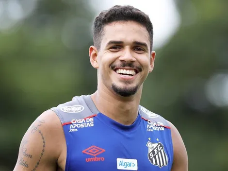 Lucas Veríssimo e preparador físico do Santos detalham planejamento para plantel voltar "voando" aos campeonatos: "Melhorando cada dia mais"