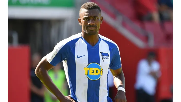 Zagueiro entrega destino de Kalou nas redes sociais