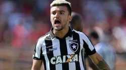 Botafogo encaminha retorno de Victor Luis