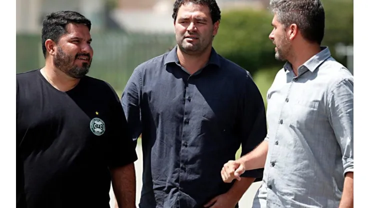 Pastana vai atrás de ex-zagueiro do Botafogo