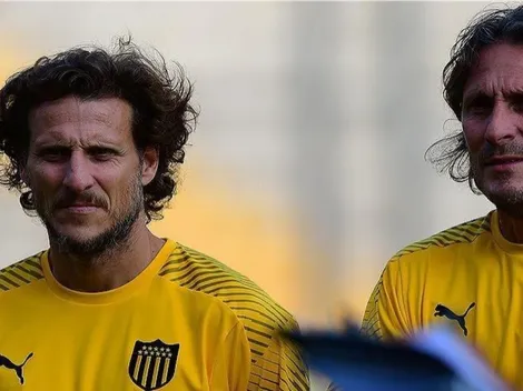 Meia revela influência de Forlán e 'cava' espaço no Vasco